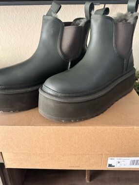 UGG Women's Platform Chelsea Boot - Dark Olive